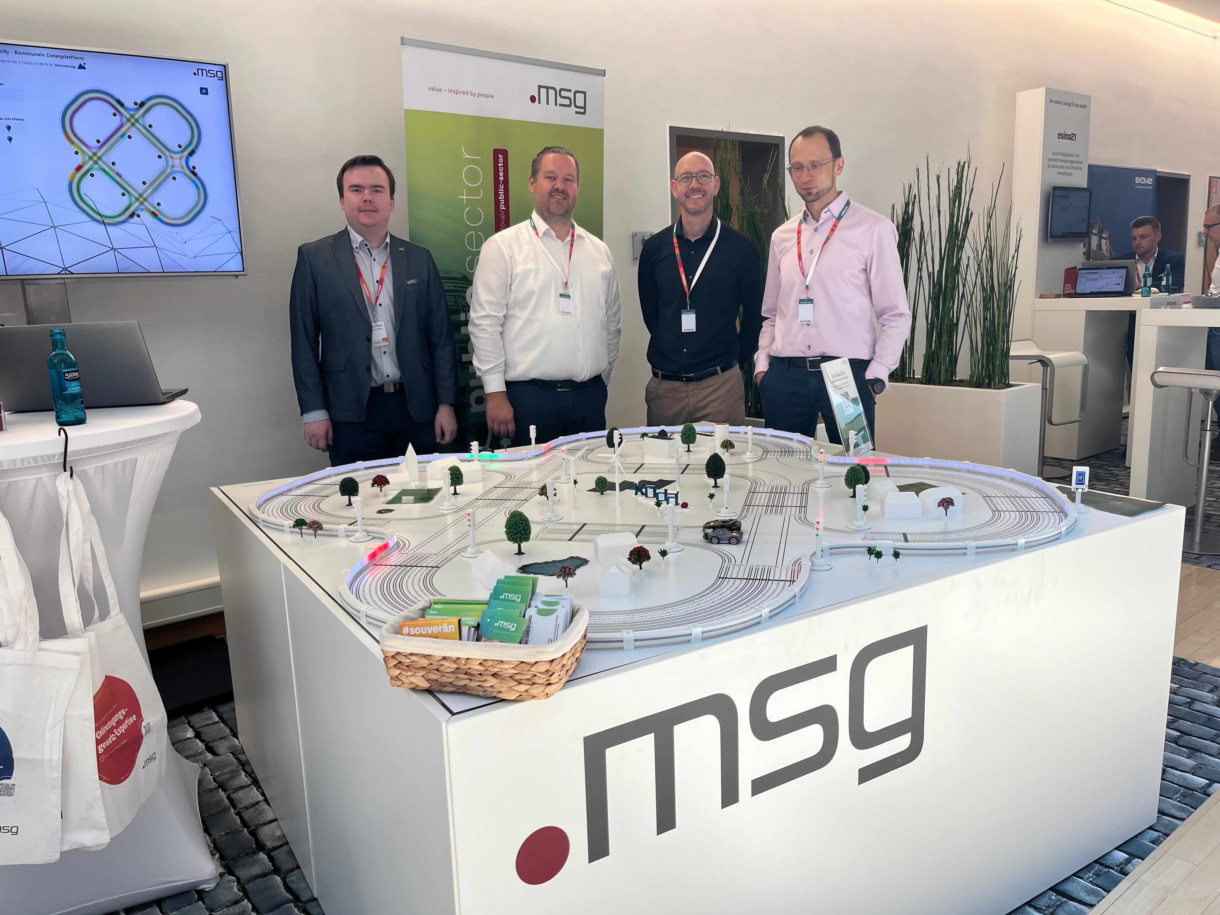 Simon Wagner, Florian Voelkl, Carsten Schulte und Helmut Königseder am msg-Stand auf dem Kongress Simon Wagner, Florian Voelkl, Carsten Schulte und Helmut Königseder am msg-Stand auf dem Kongress