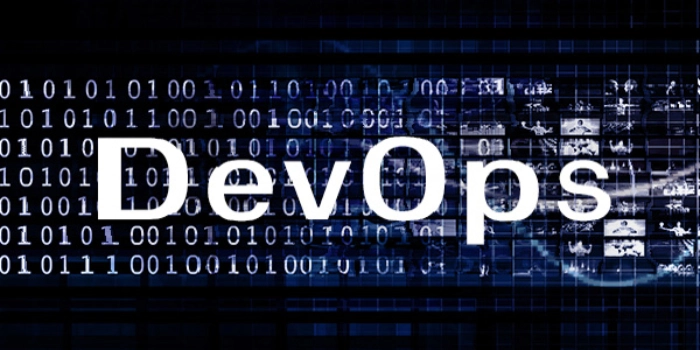 DevOps in weißer Schrift