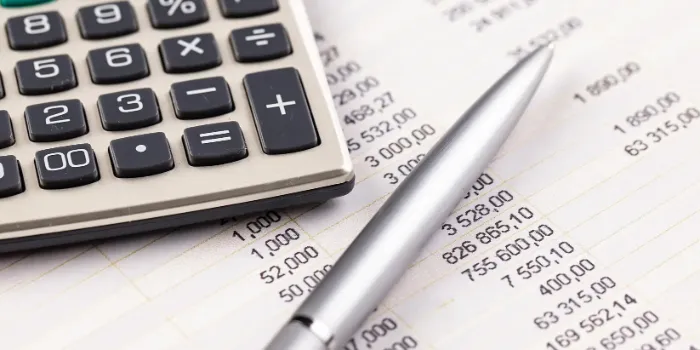 Blending Ratios in the Variable Business: Optimal Design of Cash Flow and Margin for Phasing-Out Liability Products