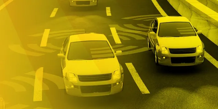 zwei Autos nebeneinander auf der Straße