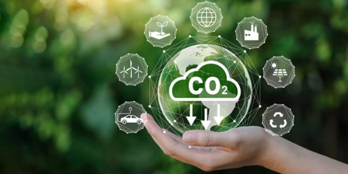 CO2 Blase, mit einflussnehmenden Faktoren außenherum, gehalten von einer Hand