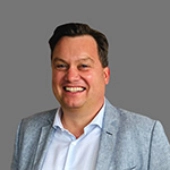Dominic, Helten