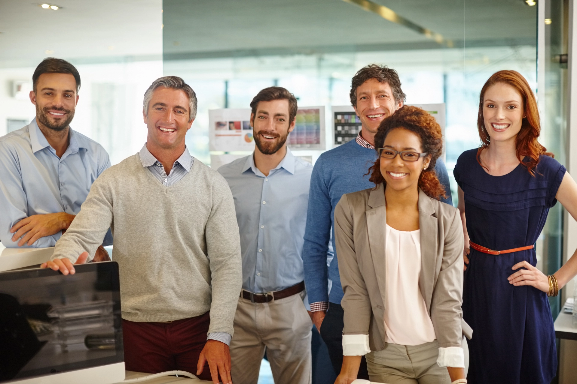 Gruppenbild mehrerer Kolleginnen und Kollegen aus dem Public Sector in ihrem Office