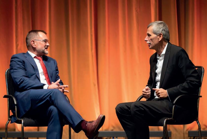 Werner Achtert und Prof Dr Jörg Becker im Gespräch